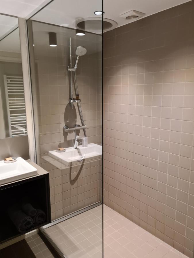 Single Room Bathroom