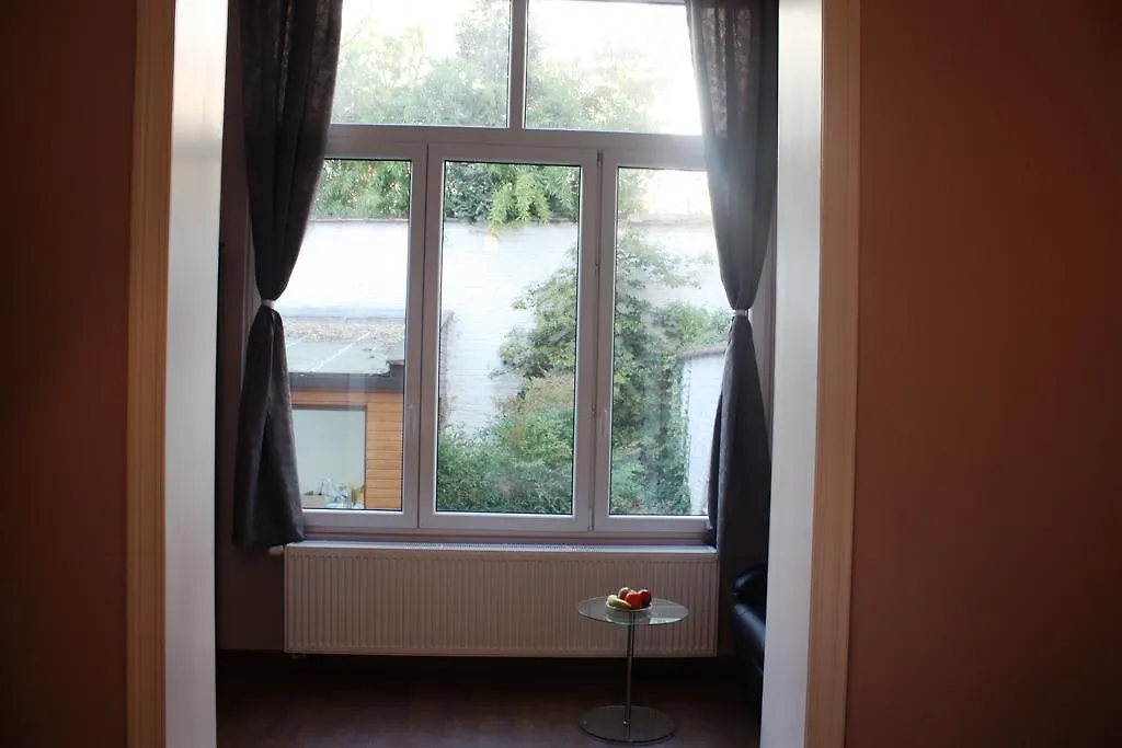 Eu B&B-1